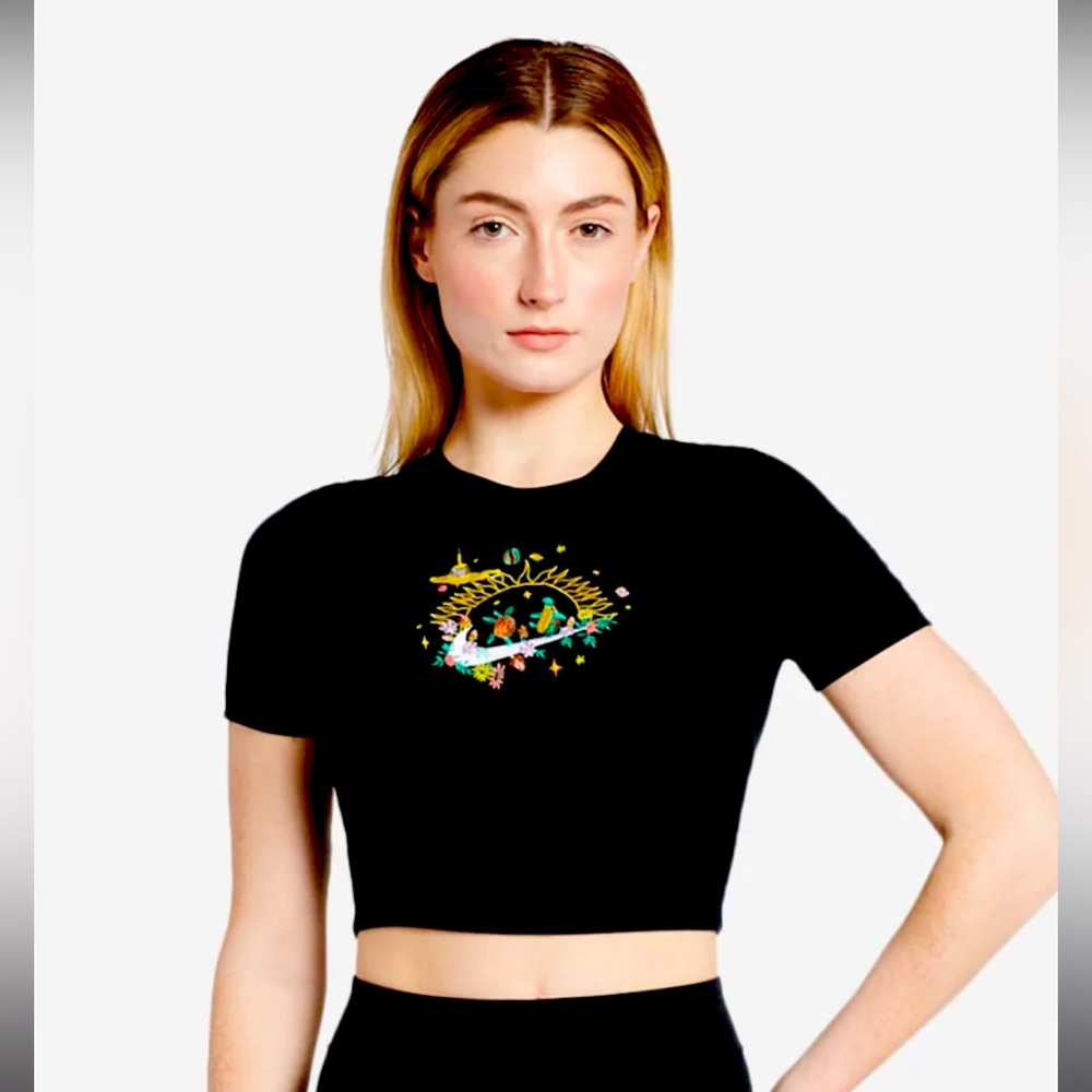 Nike Sportswear Women's Slim Fit Crop Top
